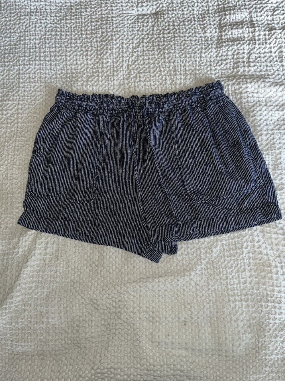 Linens Blend Time and Tru Drawstring Navy Striped Shorts Women’s L 12-14